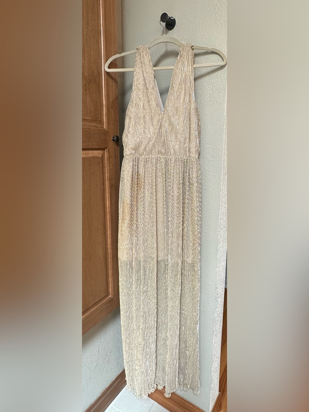 Francesca’s Size M Gold Metallic Pleated Maxi Dress Deep V Formal Wedding